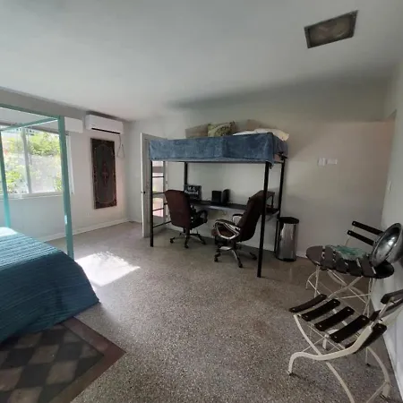 236G Studio Apt Near Downtown